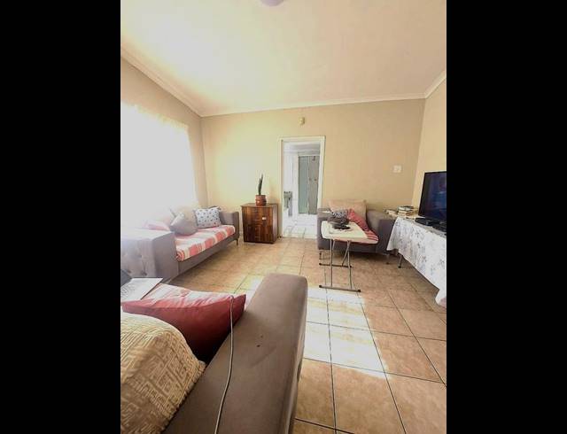 2 BEDROOM PROPERTY TO RENT IN GOODWOOD CENTRAL